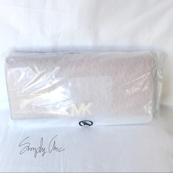 HOST Pick ⭐️MK leather Mott Crossbody clutch blush - Picture 4 of 4